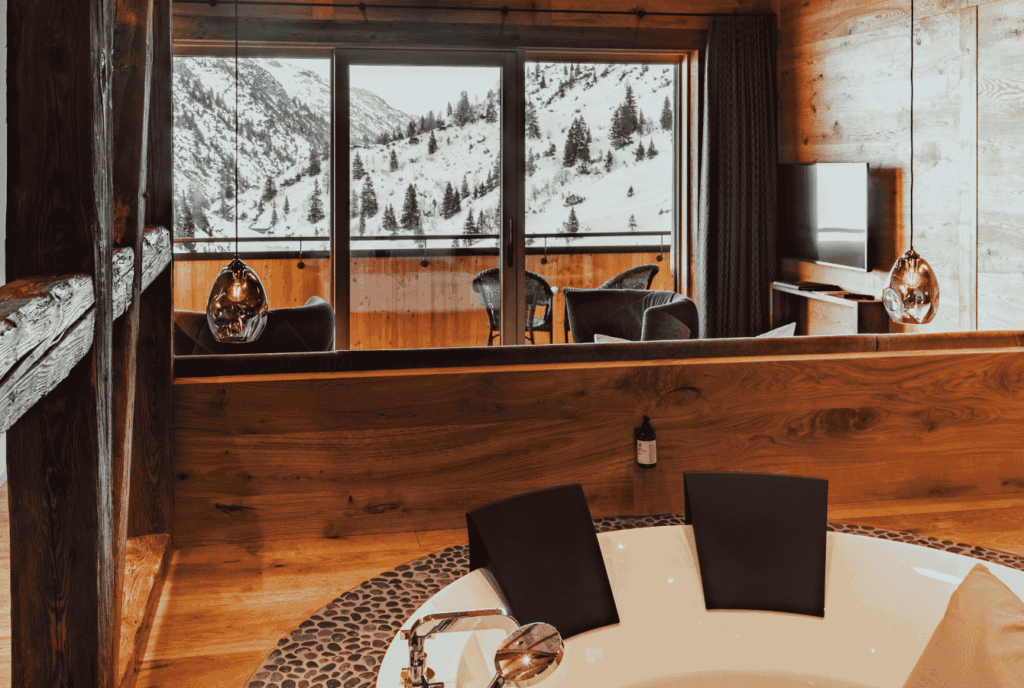 Innenausbau aus Holz für Hotel und Gewerbebau